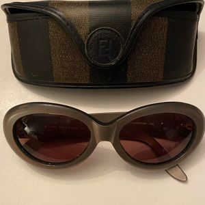 VINTAGE FENDI AUTH SUNGLASSES W/CASE